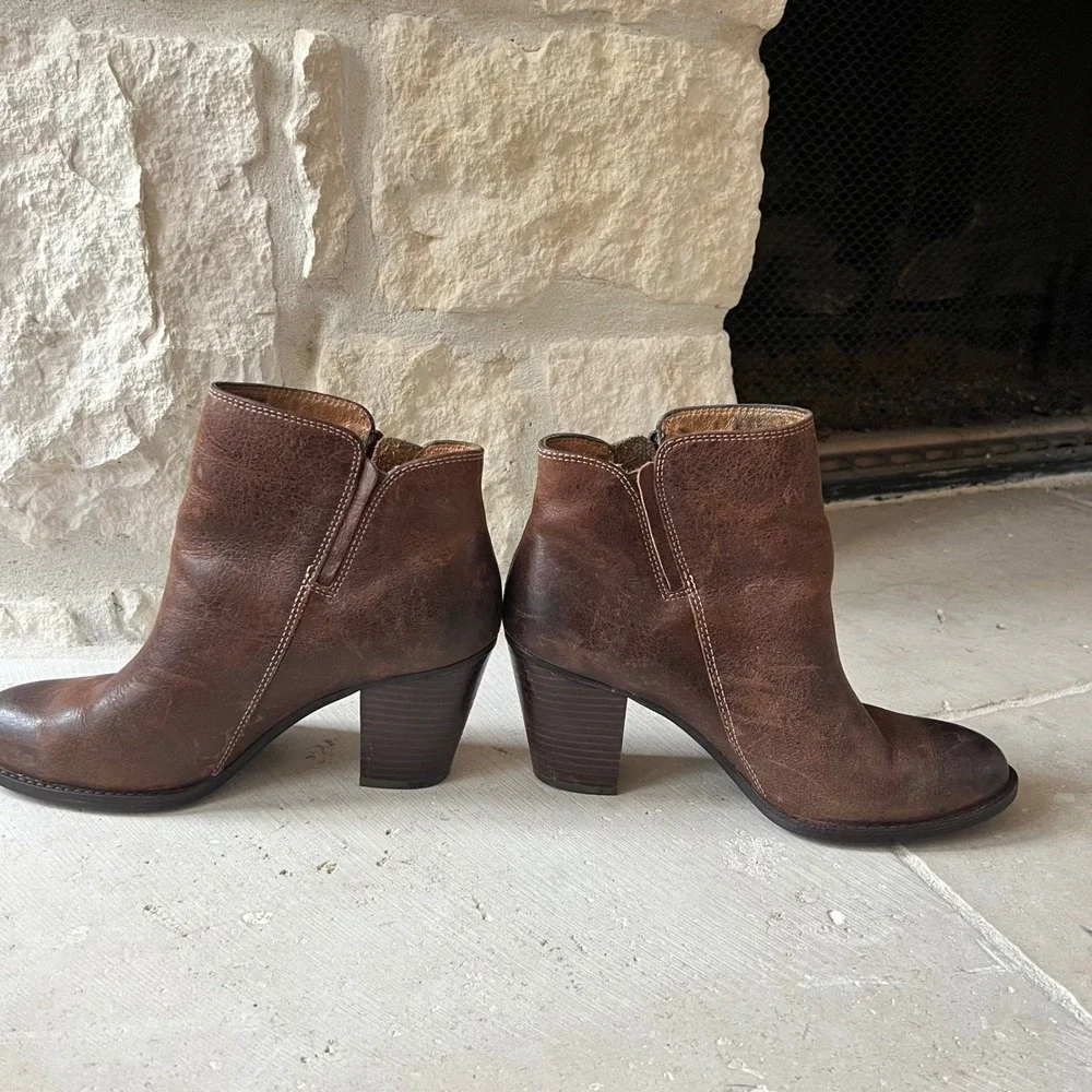 Sofft Wera Brown Leather Distressed Ankle Booties‎ Boots Size 7.5